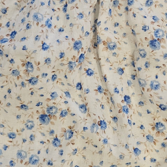 ASTR The Label Blue White Ditsy Floral Puff Sleeve Smocked Crop Top Small Whimsy - Picture 3 of 9